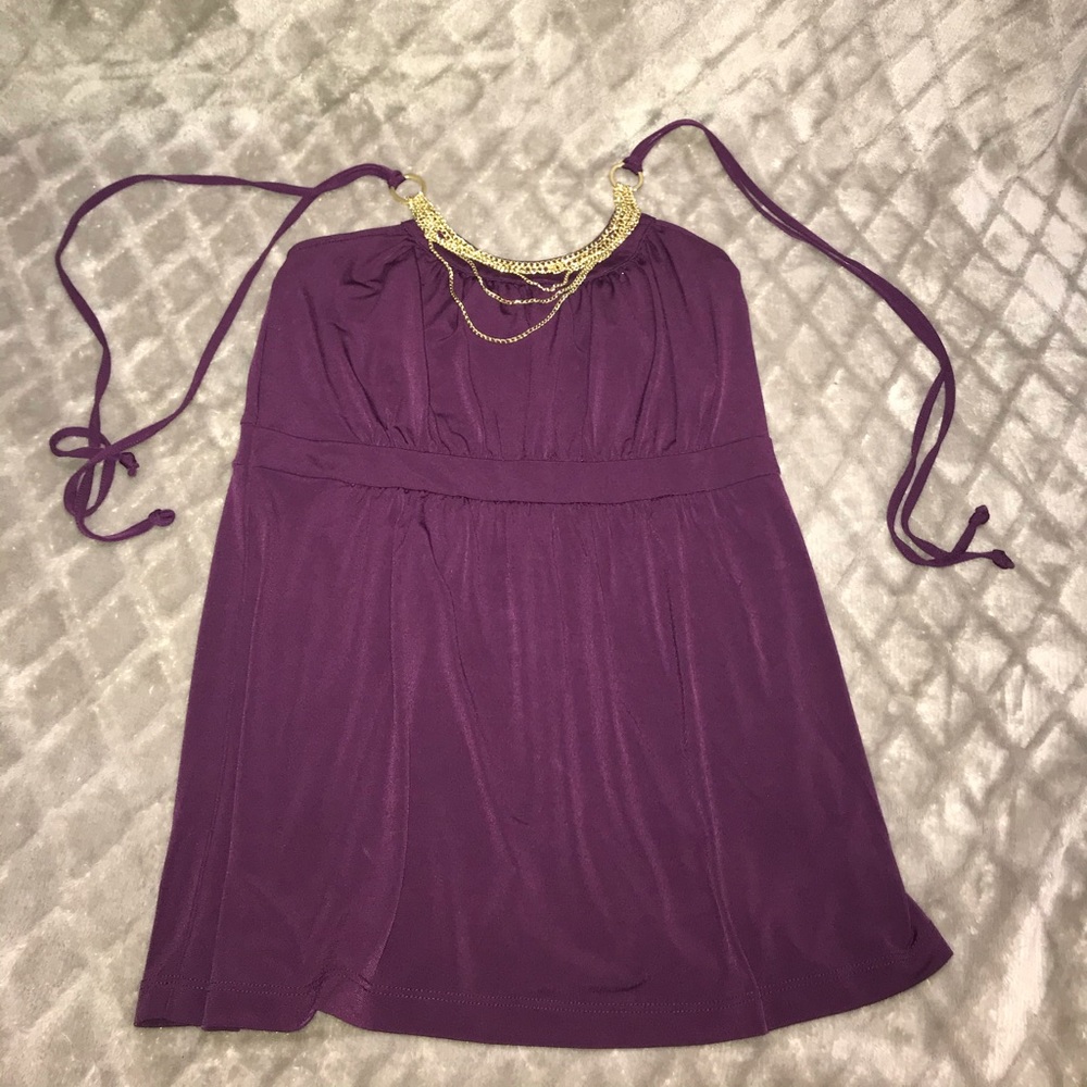 ❤️Apt 9 halter top w/ gold necklaces